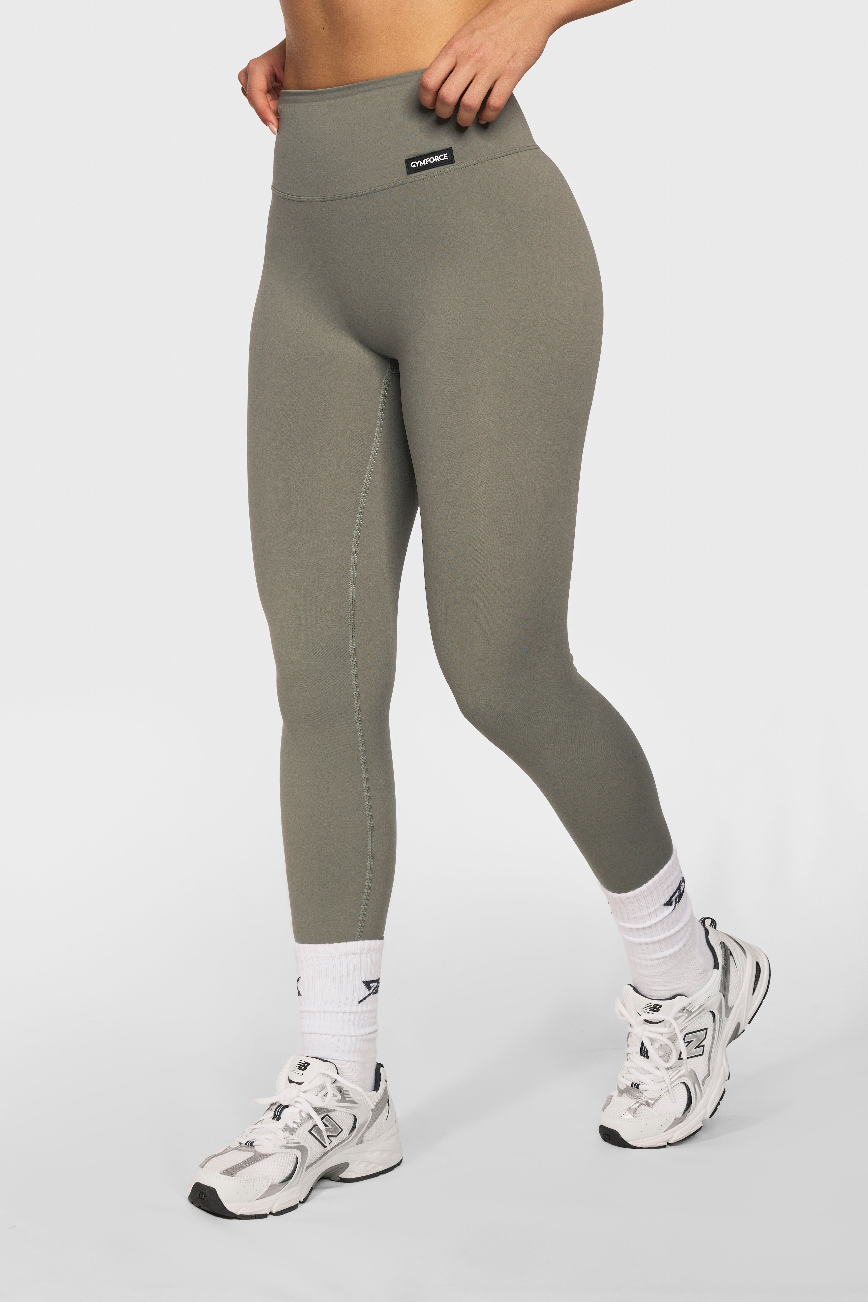 Zijaanzicht van de Sage Soft Force Legging van Gymforce.